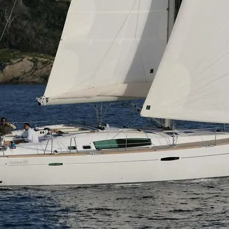 船上ホテル Boat In